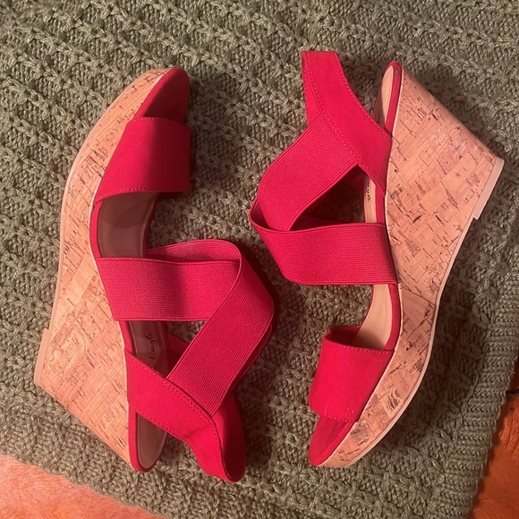 ✨👟✨ Red American Eagle Wedged Heels ✨👟✨ - Picture 2 of 7